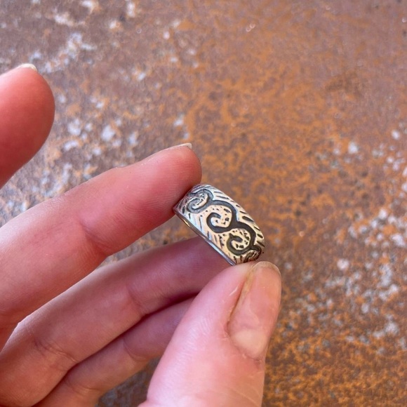 Sterling silver waves swirl ring / in great condition / size 5 - Picture 2 of 4